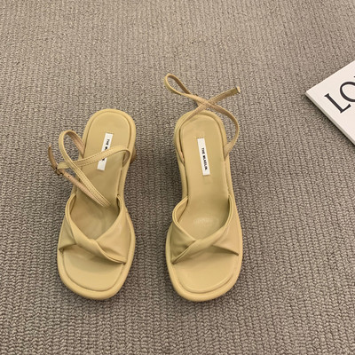 Moderne ženske sandale na petu