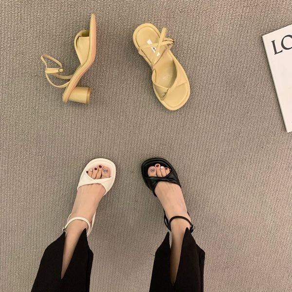 Moderne ženske sandale na petu