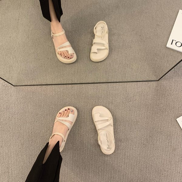 Ženske kožne sandale između prstiju s ravnim potplatom