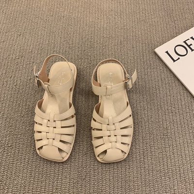 Naiste nahast sandaalide uus mudel kolmes värvitoonis