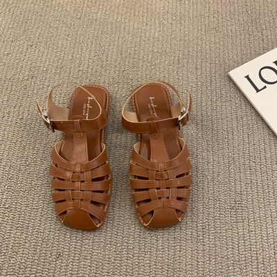 Naiste nahast sandaalide uus mudel kolmes värvitoonis