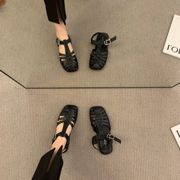 Naiste nahast sandaalide uus mudel kolmes värvitoonis