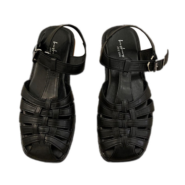 Naiste nahast sandaalide uus mudel kolmes värvitoonis