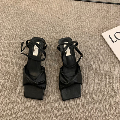 Moderne ženske sandale na petu 4 cm