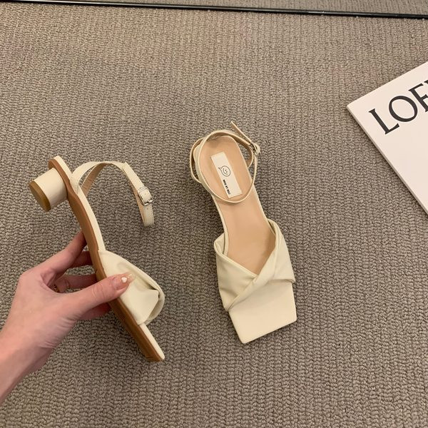Moderne ženske sandale na petu 4 cm