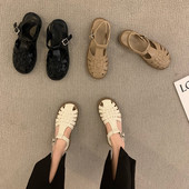 Moderne sandale s kopčom