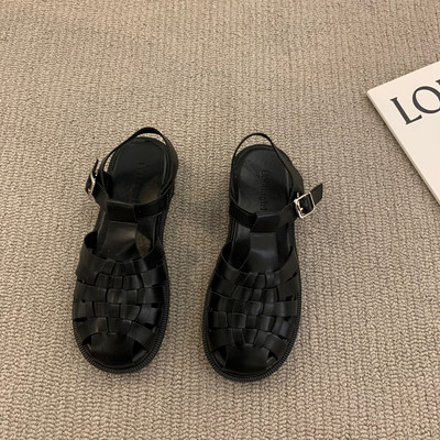 Moderne sandale s kopčom