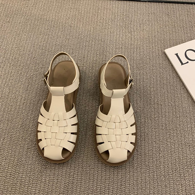 Moderne sandale s kopčom