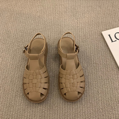 Moderne sandale s kopčom