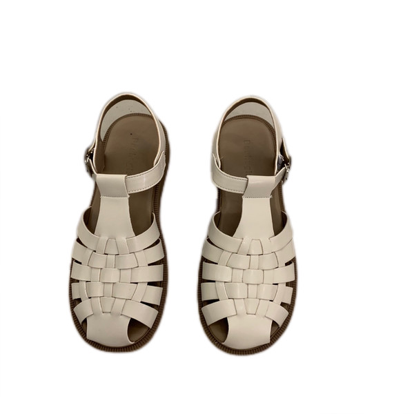 Moderne sandale s kopčom