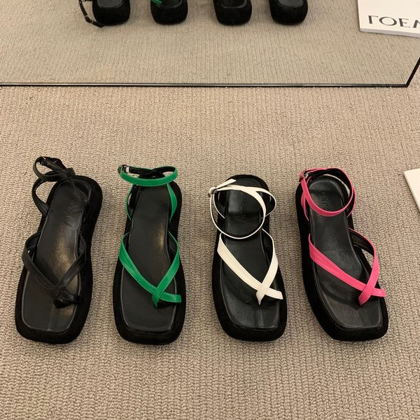 Ženske ležerne sandale s tankim remenčićima preko prstiju