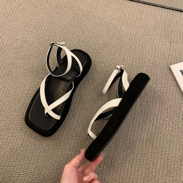 Ženske ležerne sandale s tankim remenčićima preko prstiju