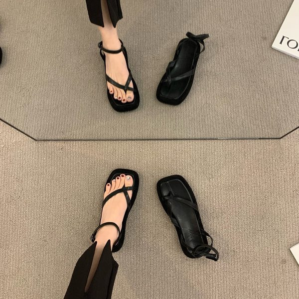 Ženske ležerne sandale s tankim remenčićima preko prstiju