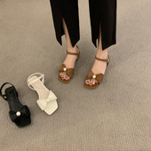 Moodsad naiste sandaalid paela ja pärliga