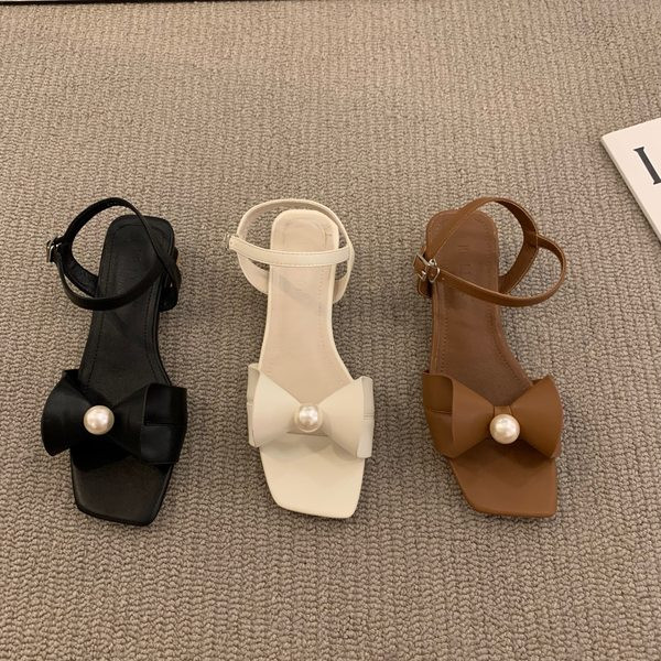 Moodsad naiste sandaalid paela ja pärliga