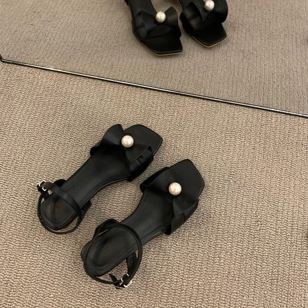 Moodsad naiste sandaalid paela ja pärliga