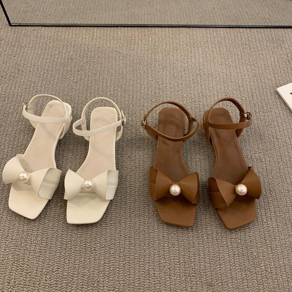 Moodsad naiste sandaalid paela ja pärliga