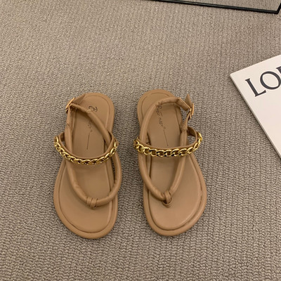 Casual πέδιλα με μεταλλική διακόσμηση και λουράκια