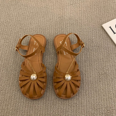 Moderne ženske sandale od eko kože sa lančićem i perlom