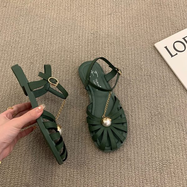 Moderne ženske sandale od eko kože sa lančićem i perlom