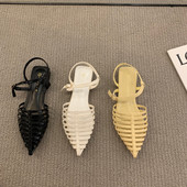 Naiste retro sandaalid - terava otsaga mudel