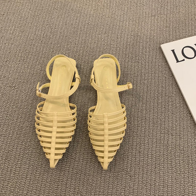 Naiste retro sandaalid - terava otsaga mudel