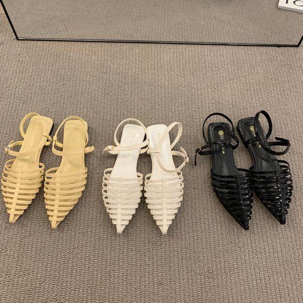 Naiste retro sandaalid - terava otsaga mudel