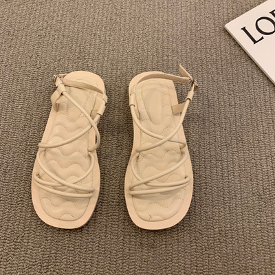 Ležerne sandale s tankim križnim remenčićima