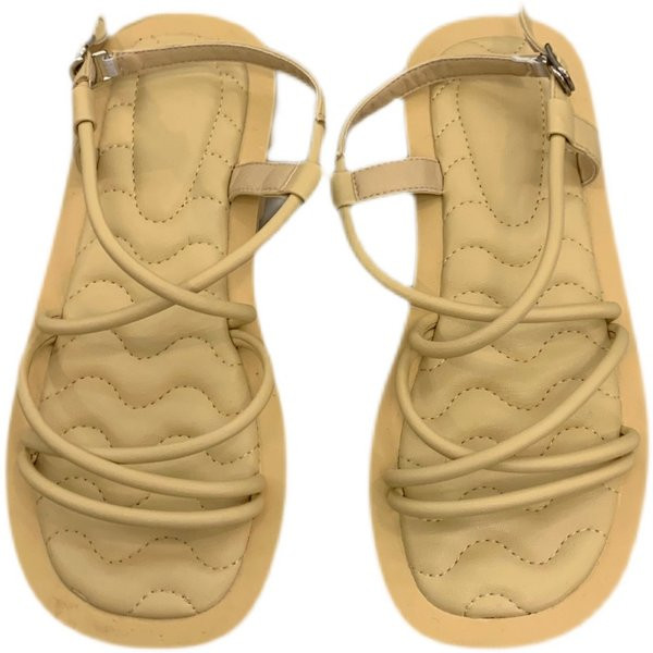 Ležerne sandale s tankim križnim remenčićima