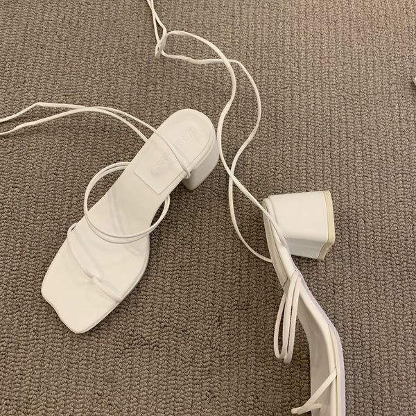 Moderne ženske sandale s kvadratom od 5,5 cm u tokio-rimskom stilu