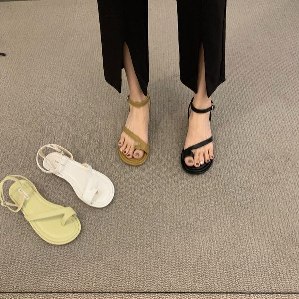 Aktuelne ženske sandale u četiri boje