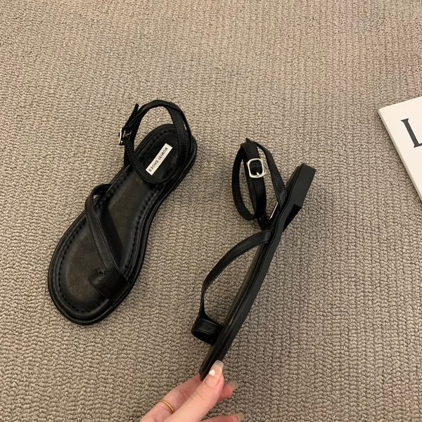 Aktuelne ženske sandale u četiri boje