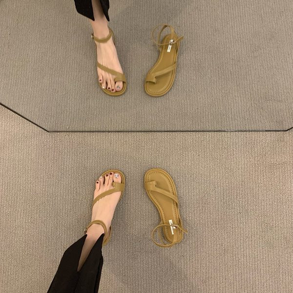 Aktuelne ženske sandale u četiri boje