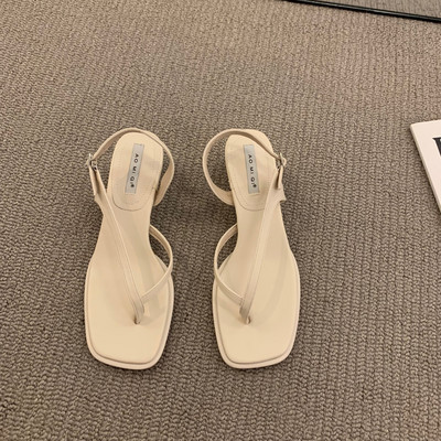 Ženske sandale s tankim remenčićima kroz prste