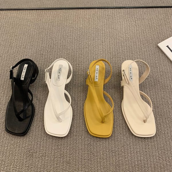 Ženske sandale s tankim remenčićima kroz prste