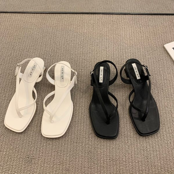 Ženske sandale s tankim remenčićima kroz prste