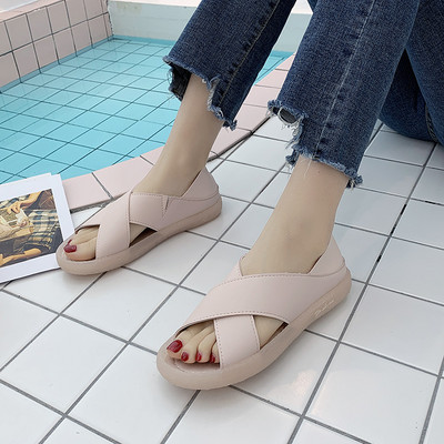 Ženske ležerne sandale od umjetne kože s ravnim potplatom