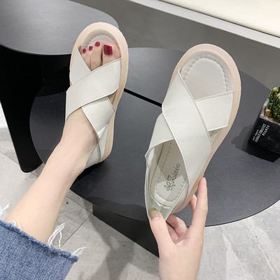 Ženske ležerne sandale od umjetne kože s ravnim potplatom