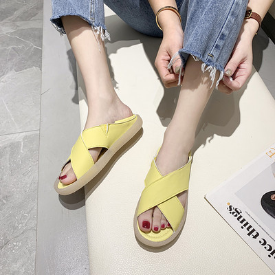 Ženske ležerne sandale od umjetne kože s ravnim potplatom