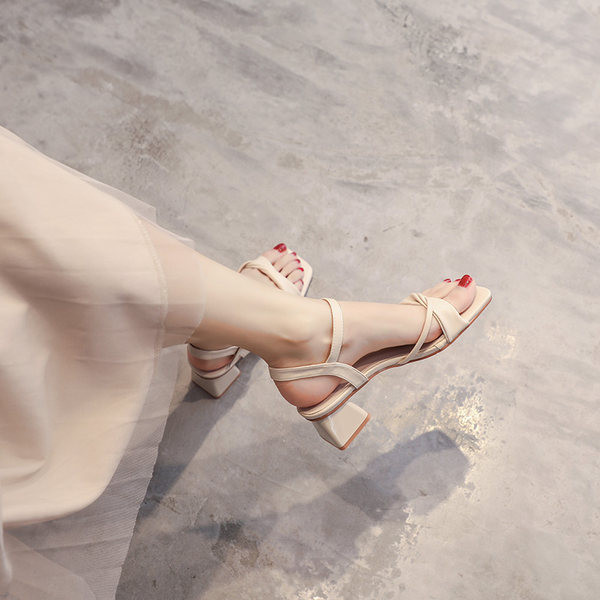 Moodsad sandaalid paksu kontsaga 5 cm