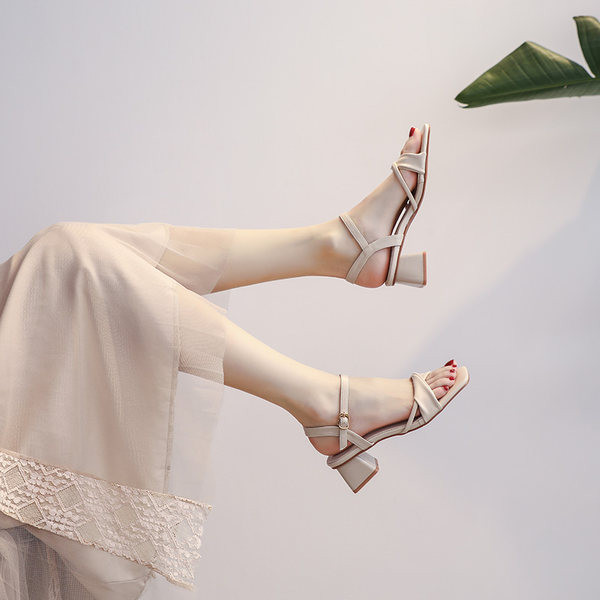 Moodsad sandaalid paksu kontsaga 5 cm