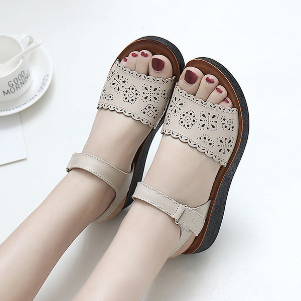 Laisvalaikio basutės iš dirbtinės odos plokščiu padu – dviejų spalvų