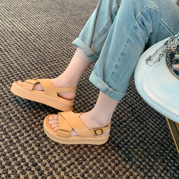 Ženske casual sandale od umjetne kože - tri boje