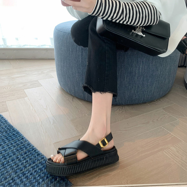 Ženske casual sandale od umjetne kože - tri boje