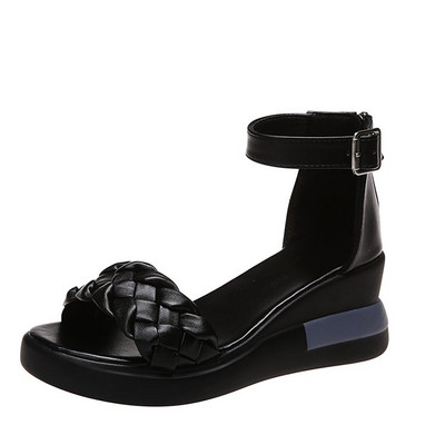 Ženske sandale od eko kože sa kopčom i platformom