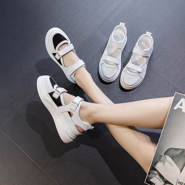 Ženske zatvorene sandale na čičak i potplatom visine 4,5 cm