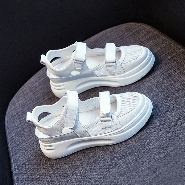 Ženske zatvorene sandale na čičak i potplatom visine 4,5 cm