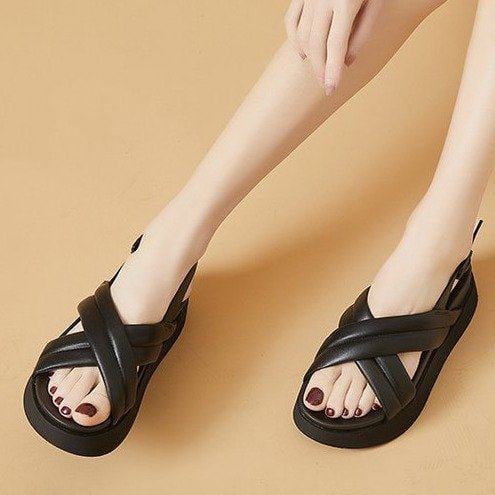 Ležerne ženske sandale s križnim remenčićima