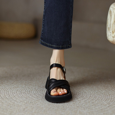 Vabaajalised pandlaga sandaalid