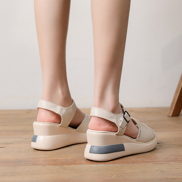 Ženske sandale s platformom i remenom od umjetne kože